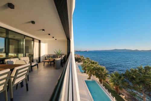 Superior Four-Bedroom Apartment with Terrace and Sea View image 10