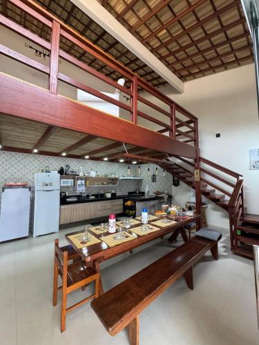Kitchen, ESPACO PEROLA GUANABARA, 70 Metros do Mar, 4 Suites independentes COM AR, Area Gourmet Integrada com in Anchieta
