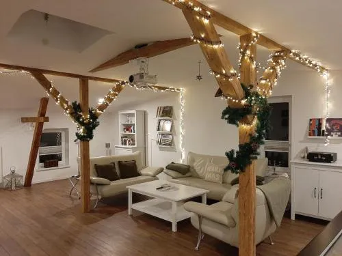Großzügiges Dach-Loft - 120qm, Dart, Airhockey, Beamer, nahe Hafen, Schloss & Altstadt in Schwerin, Deutschland