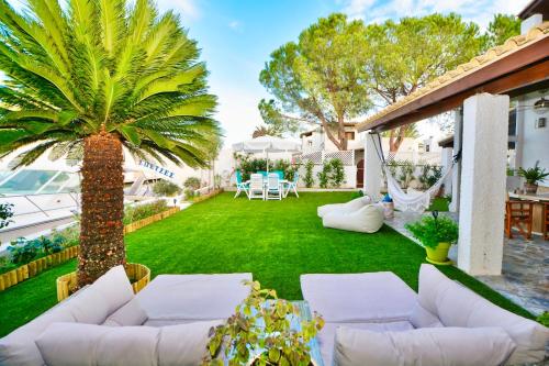 Dārzs, Villasonboard Dock Villa 3 Bed, 3 Bath, Canal, Greek Venice Porto Hydra in Akti Idras (Argolis)