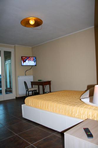 ConfinedeiSanti B&B