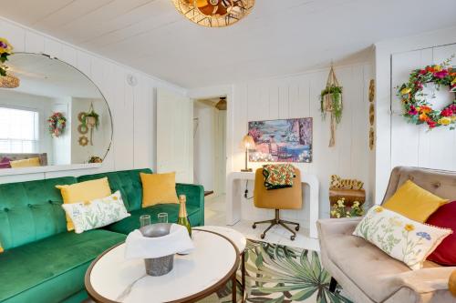 Walk to Eats Mtn-View Hammondsport Hideaway! Walk to Eats Mtn-View Hammondsport Hideaway!