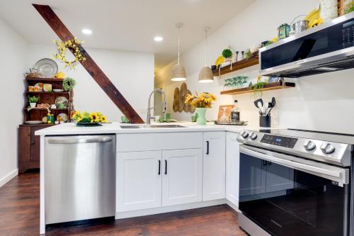 Walk to Eats Mtn-View Hammondsport Hideaway! Walk to Eats Mtn-View Hammondsport Hideaway!