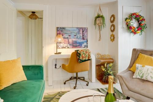 Walk to Eats Mtn-View Hammondsport Hideaway! Walk to Eats Mtn-View Hammondsport Hideaway!