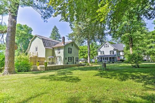 Walk to Eats Mtn-View Hammondsport Hideaway! Walk to Eats Mtn-View Hammondsport Hideaway!