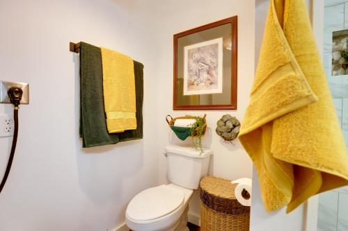 Walk to Eats Mtn-View Hammondsport Hideaway! Walk to Eats Mtn-View Hammondsport Hideaway!