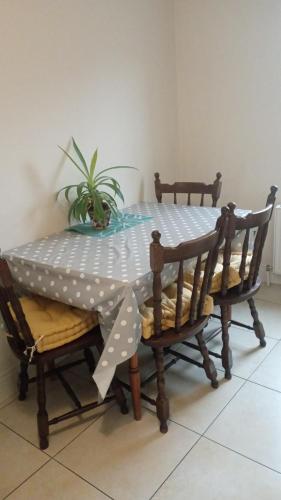 Town Centre House in คลอเนคิลตี