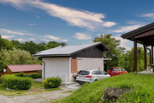 Lovely House Near Zagreb With Terrace - Happy Rentals in Graberje Ivanicko