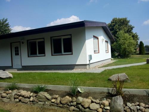 Behaglicher Bungalow für Mensch und Hund in Barkhagen, Deutschland