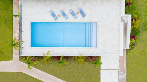 1 BDR Heated Pool- Fitness Center- 24 hr Gated in Mandeville