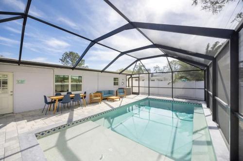 Cozy Largo Cottage Family-Friendly Heated Pool