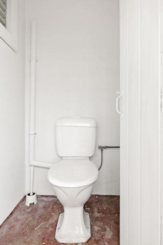 Charming Double Room - Prime Location in Carlton Supermarkets Nearby for Convenience - Shared Bathroom