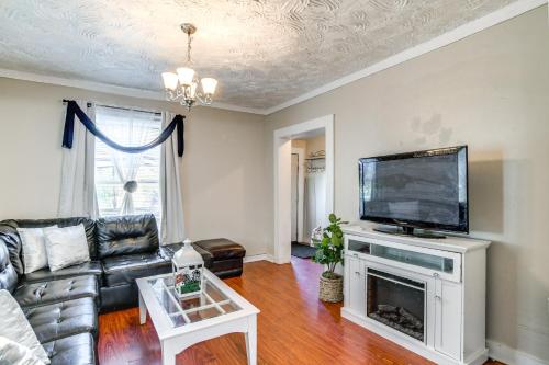 1 Mi to Dtwn The Rossi House in Des Moines! 1 Mi to Dtwn The Rossi House in Des Moines!