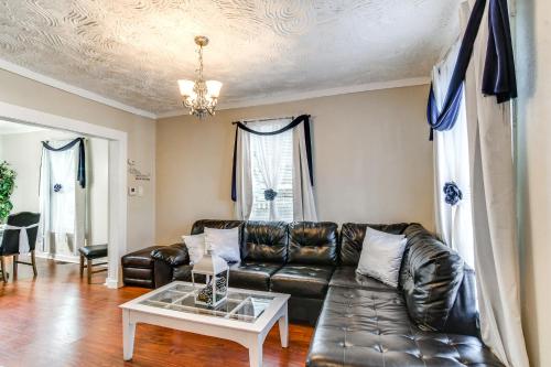 1 Mi to Dtwn The Rossi House in Des Moines! 1 Mi to Dtwn The Rossi House in Des Moines!