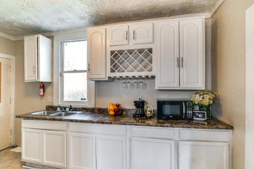 1 Mi to Dtwn The Rossi House in Des Moines! 1 Mi to Dtwn The Rossi House in Des Moines!