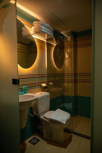 room detail thumbnail 2