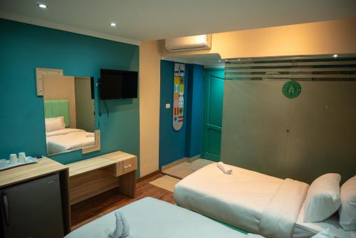 room detail thumbnail 1