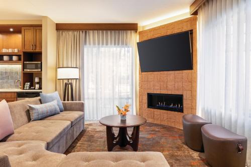Hoodoo Moab Curio Collection By Hilton - image 2