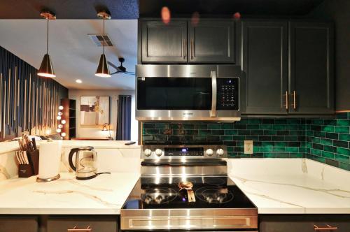 Exquisite jazzy warm deco nearby the Strip - Top 15 Best Vegas Vacation Home recommended by Conde Nast Traveler, Las Vegas (photo 9)