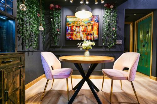 Exquisite jazzy warm deco nearby the Strip - Top 15 Best Vegas Vacation Home recommended by Conde Nast Traveler, Las Vegas (photo 5)