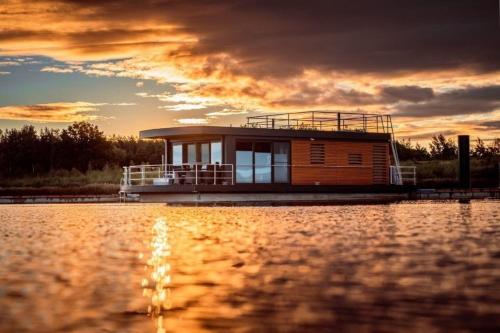 Hausboot Skyline in Klitten, Deutschland