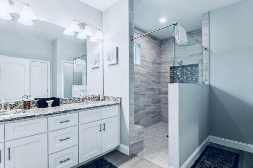 Spectacular NEW Home With Lots of parking Exit 284 Spectacular NEW Home With Lots of parking Exit 284
