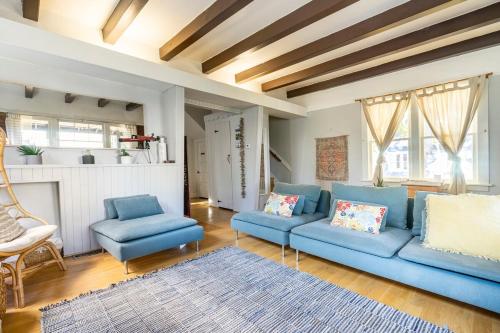 Water view farmhouse walk to beach and coffee