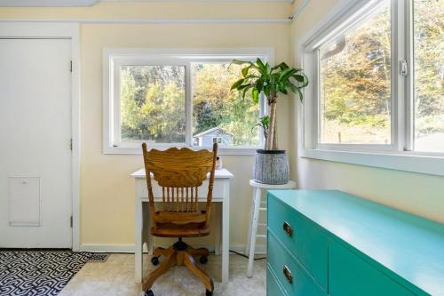 Water view farmhouse walk to beach and coffee