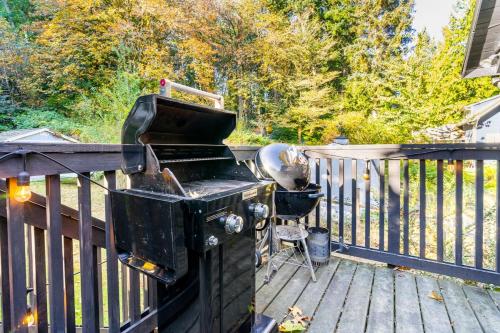 Water view farmhouse walk to beach and coffee