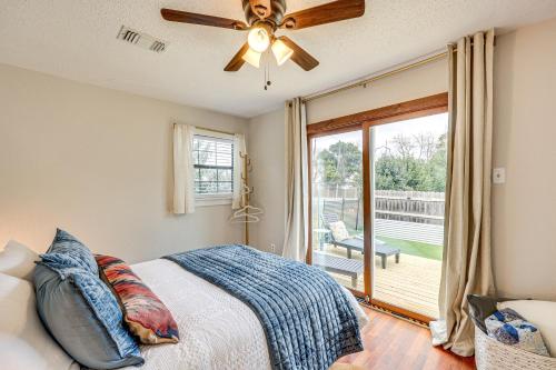 Walk to Main Street Cottage with Deck in Bandera! in 班德拉