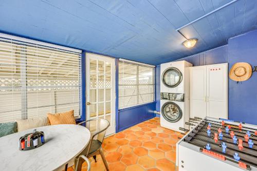 Walk to Main Street Cottage with Deck in Bandera! in 班德拉