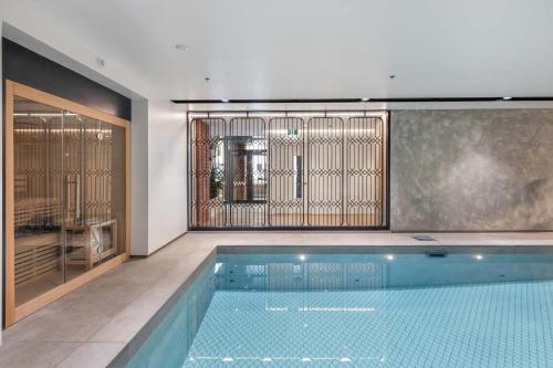 Hyde Lane APT - Walk to Shops Cafes Attractions