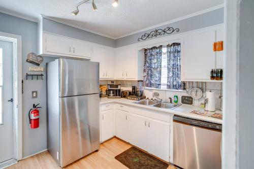 2 Mi to Downtown Columbia: Home w/ Theater Room! in West Columbia (SC)