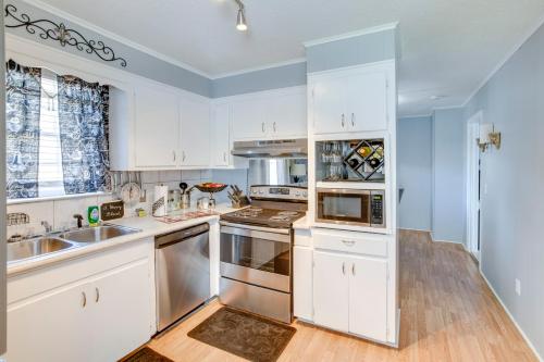 2 Mi to Downtown Columbia: Home w/ Theater Room! in West Columbia (SC)