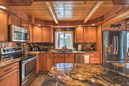 Cascade Cabin with Mountain View and River Access