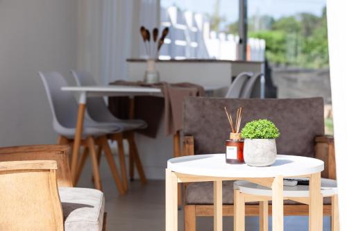 Casas Blancas Balneario Buenos Aires con parrilla cerca del mar in Balneario Buenos Aires