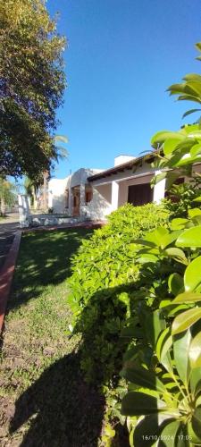 Jacarandá- PLANTA BAJA- Casa o Deptos - Cerca de todo- Solo con seña