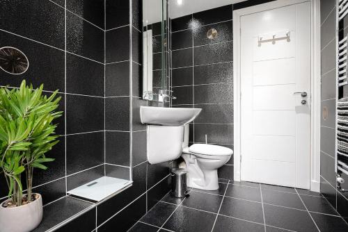 Spacious 3 Bed Home in Glasgow City With Free Parking, Glasgow (Foto 2)