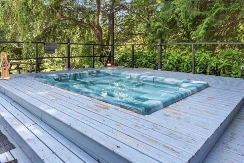 Cozy 7BR Farmhouse with Pool, Hot Tub, Sauna and More