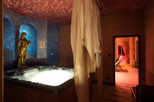 온수 욕조, Hotel Manzoni Wellness&Spa in 몬테카티니 테르메