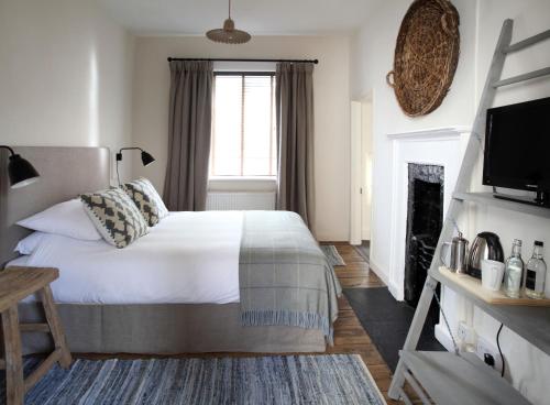 The Black Lion Hotel - image 4