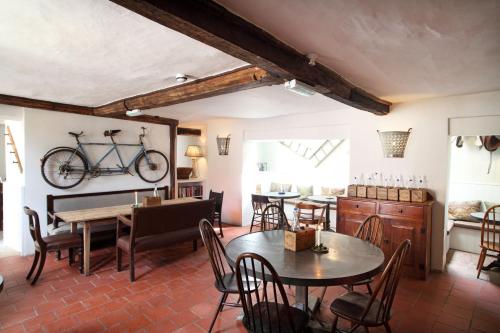 The Black Lion Hotel - main image