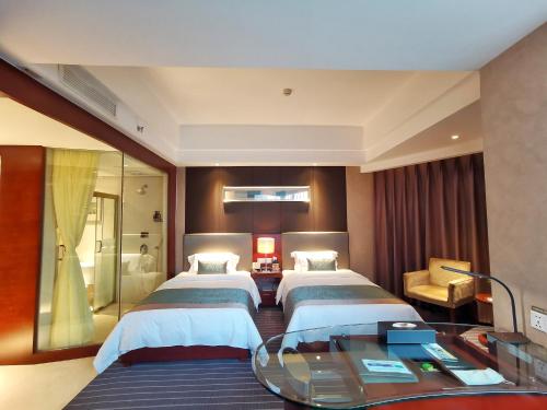 Deluxe Twin Room image 10