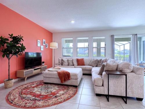 Beautiful 5 Bed Pool Home with Game Room-7543OL home, Давенпорт