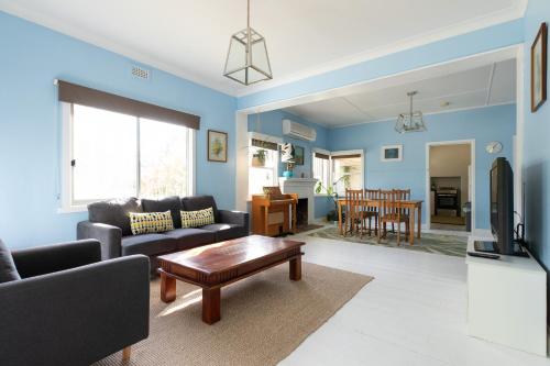 Cosy, historic & affordable 2-bed apartment - 5kms from Castlemaine, 2kms from Calder in Barkers Creek