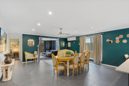 Royal Romanesque holiday house in Dakabin in Kallangur