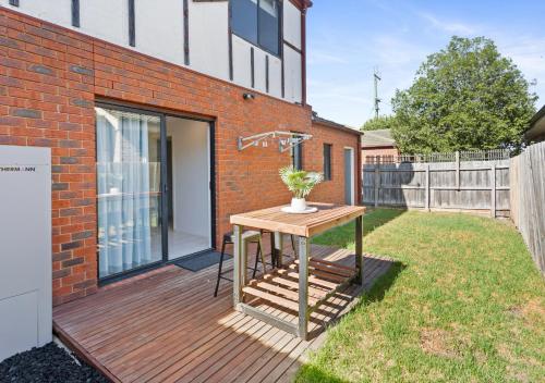 Tullamarine Landing by Ready Set Stay