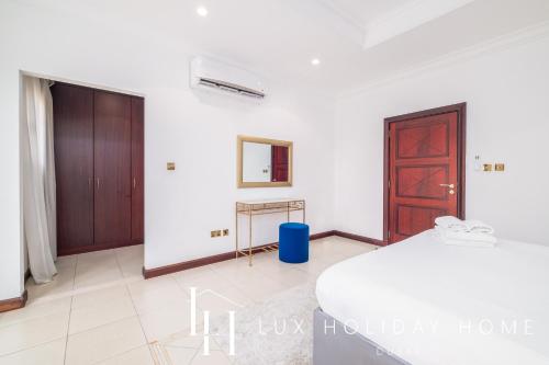 LUX - The Ocean Pearl Villa - image 7