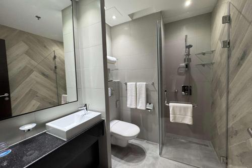 Deluxe Room Twin image 5