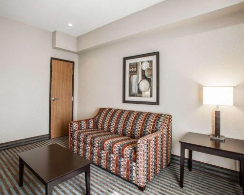 Comfort Inn Lees Summit - image 9